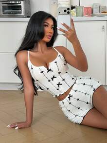 ZzzCrew Bộ đồ ngủ thoải mái ôm sát, in hình trái tim và nơ, thiết kế lưng chéo. - trắng - Xem 5