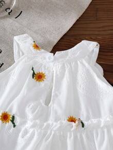 SHEIN 女婴无袖雏菊花卉图案休闲荷叶边下摆优雅夏季连衣裙 - 白色 - 查看 5
