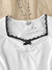 SHEIN Tween Girl Spring/Summer Casual Minimalist Vacation Square Neck Lace Trim Patchwork 3D Ribbon Bow Decor Ruched Cap Sleeve Fitted Knit Solid Color T-Shirt Tween Girl - White - View 4