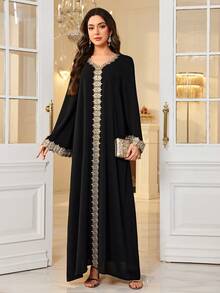 Al Najma 女士优雅黑色阿拉伯连衣裙，饰以金线刺绣和亮片 - 黑色 - 查看 4