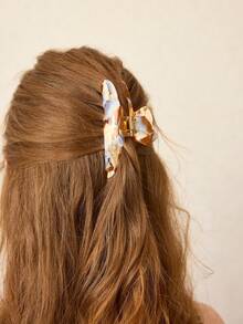 MOTF MICRO-INLAID ACETATE HAIR CLAW CLIP (RANDOM PATTERN) - Coffee and blue color mixing - View 6