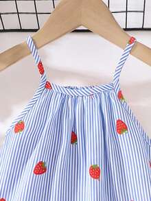 SHEIN Playful Pals Đầm không tay cho bé gái với họa tiết dâu tây sọc nhiều màu sắc, thiết kế tươi tắn và năng động, thích hợp cho mùa hè. - Màu xanh lam - Xem 3