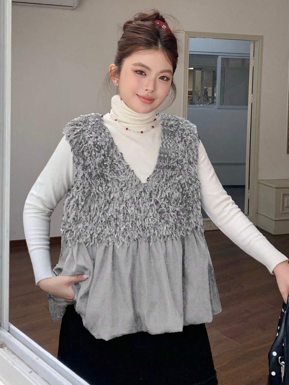 Dazy Plus Plus Size Women Casual Solid V-Neck Patchwork Faux Fur Collar Sleeveless Camisole Tank Top Vacation
