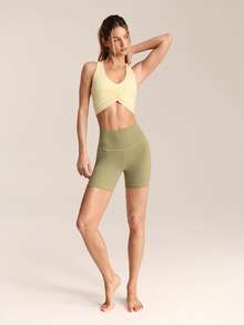 GLOWMODE Quần short biker FeatherFit™ Flex 6 inch với túi bên hông, thích hợp cho yoga và các hoạt động hàng ngày. - Màu xanh Ô liu - Xem 6