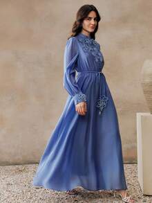 Anewsta 春夏优雅女士立领前褶裥花卉装饰袖口泡泡袖A字腰中长连衣裙 - 藍色 - 查看 3