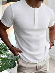 Manfinity Homme قميص رجالي بياقة طاقية وأكمام قصيرة، تصميم سحاب نصفي، قماش جاكار ناعم ومريح، أبيض بتصميم بسيط، قياس ضيق، قماش مرن، مناسب للخروجات اليومية، قميص أبيض رجالي للأزياء الرجالية، قميص هينلي رجالي بأكمام قصيرة، لأوقات الراحة اليومية والرحلات الأسبوعية والبيئات العمل والمناسبات شبه الرسمية، هدية للحبيب/الزوج، هدية عيد ميلاد/سنوية، قميص أبيض رجالي للصيف والعطلات والأعراس وعيد الحب - أبيض - مشاهدة 1