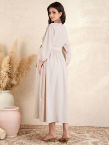 Momance 灯笼袖孕妇连衣裙，V领，半开襟，腰部刺绣，松紧腰带，前襟蝴蝶结，下摆刺绣，A字裙 - 杏色 - 查看 2