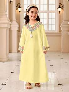 SHEIN Vestido con cuello en V, tela texturizada y volantes de colores para niñas, adecuado para la moda del Ramadán - Amarillo - Ver 3
