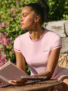 GLOWMODE Camiseta Gola Careca de Uso Diário com Logotipo Bordado, Costura em Cores Contrastantes, Ajuste Slim, Comprimento da Cintura, em Algodão Pima, Uso Casual Diário - Rosa Bebê - Visão 4