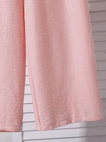 少女印花短袖上衣和长裤两件套。上衣印满可爱的史迪奇和天使图案，配有可拆卸的浅粉色披肩和同色系高腰阔腿裤。采用舒适亲肤面料，这款甜美亮丽的套装非常适合休闲外出、玩耍和日常穿着，将趣味卡通魅力与舒适百搭的设计完美结合。 - 粉色 - 查看 6