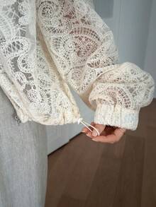 DAZY Áo khoác ngắn nữ dáng rộng cổ tròn tay dài chất liệu ren, kiểu dáng thường ngày. - Màu be - Xem 4