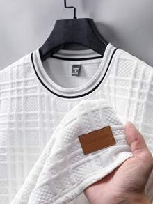 Manfinity Homme Camiseta de punto jacquard de unicolor con textura para hombres, con etiqueta de cuero y cuello acanalado - Blanco - Ver 1
