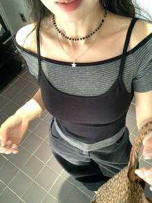 DAZY 女士叠层系带露背短袖T恤，时尚性感修身两件套百搭上衣 - 深灰色 - 查看 1