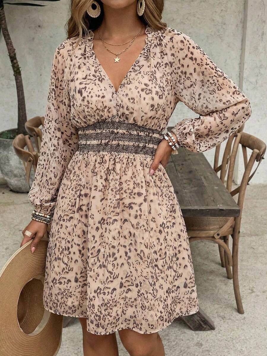 SHEIN VCAY Große Größen Lässig Leoparden-Muster V-Ausschnitt Taillengegurtetes Laternärmel Kleid, Herbst