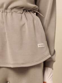 GLOWMODE X Reem Modest SoftSerene Modal 柔软点缀丝滑透气可调节抽绳腰带插袋四分之一拉链中长款卫衣日常休闲装 - 卡其色 - 查看 6