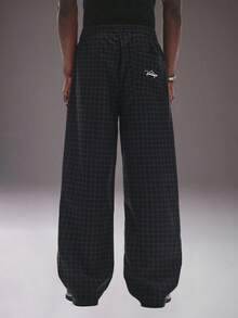 STYNVO Quần ống đứng dáng rộng, cạp chun, túi xéo, họa tiết kẻ caro, quần nam. - màu đen - Xem 2