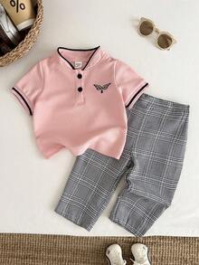 Bubblio Bộ đồ 2 món dễ thương cho bé trai, gồm áo polo tay ngắn và quần kẻ caro lưng thun, thích hợp cho tiệc sinh nhật, tiệc tối, biểu diễn, đám cưới, tiệc mừng em bé chào đời, lễ kỷ niệm sinh nhật lần thứ nhất. - Nhiều màu - Xem 2
