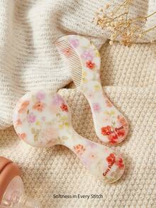 Cozy Pixies 两件套婴儿护理工具，包括梳子和花朵造型发刷，可轻柔梳理头发，也可用于婴儿洗澡。 - 彩色 - 查看 3