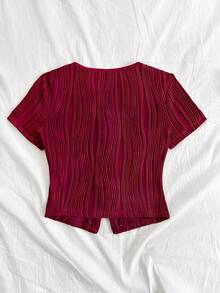 Soleia 女士度假针织红色波浪纹理圆领开衫，饰有精致蝴蝶结、金属纽扣和开衩下摆，修身T恤款式，适合派对、情人节、中国新年、复活节、狂欢节、下午茶等场合。 - 酒紅色 - 查看 2