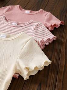 SHEIN Playful Pals 男女宝宝0-3岁复古可爱三件套，包含纯色和条纹上衣，柔软弹力休闲套装，适合男女宝宝日常穿着和度假穿着。 - 彩色 - 查看 7