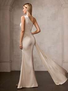 MOTF Soiréza 女士优雅修身无袖单肩缎面长款派对礼服，饰有串珠，高开衩鱼尾裙摆和不对称垂褶侧边，是婚礼、盛大晚宴和正式晚宴的完美之选。 - 香檳色 - 查看 3