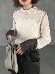 FRIFUL Kaos Pullover Wanita Lengan Panjang Kerah Tinggi dengan Manset Pas, Blok Warna, dan Hiasan Hem Bergelombang - Putih - View 3