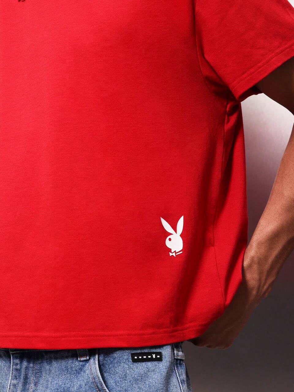 PLAYBOY X SUMWON 스크립트 로고 크루넥 반팔 박시 핏 에센셜 포켓 티셔츠 캐주얼 코튼 티