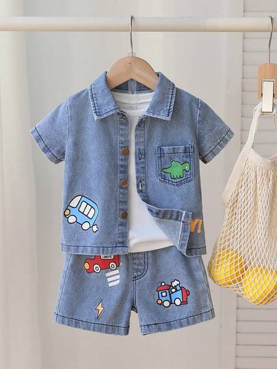 SHEIN Playful Pals 男婴夏季蓝色休闲卡通交通印花牛仔衬衫搭配同款牛仔短裤套装，适合外出、休闲穿着和派对。