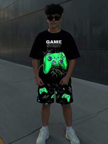 SHEIN 两件套男童街头风休闲霓虹游戏机印花短袖圆领T恤和松紧腰短裤套装，适合秋季、春季、夏季、户外玩耍、上学、街头风、派对和休闲场合。 - 綠色 - 查看 9