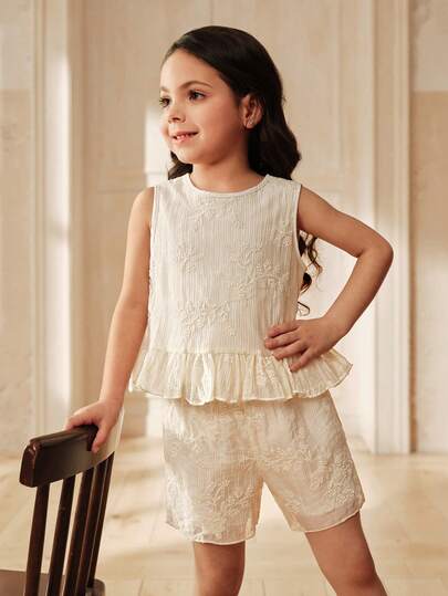 SHEIN 少女休闲荷叶边吊带背心和短裤套装，适合户外、公园、度假等场合。