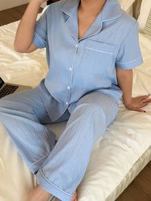 Dream Adore Conjunto de pijama de manga corta con cuello abierto, elegante y minimalista, con rayas verticales texturizadas y tejidas para mujer de talla grande - Celeste - Ver 6