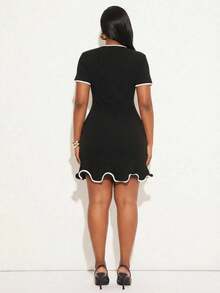 SHEIN SXY Vestido elegante de manga corta con cuello redondo y dobladillo con volantes para mujer de talla grande - Blanco y Negro - Ver 2