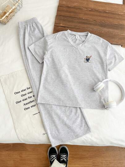SHEIN Genkimix Kids Girls Casual V-Neck Bear Embroidery Loose Short Sleeve T-Shirt And Straight Leg Pants Set, Suitable For Summer Daily Wear And Sports