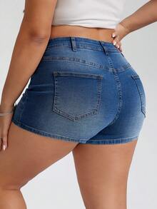 SHEIN CURVE+ 大码休闲蓝色纽扣口袋修身牛仔短裤 夏季穿搭 春季穿搭 复活节穿搭 节日穿搭 沙滩穿搭 休闲短裤 度假穿搭 夏季假日穿搭 乡村音乐会穿搭 蓝色短裤 - 淺色水洗藍 - 查看 2