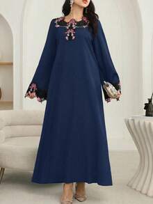 Al Najma 女士秋季黑色褶皱长袖花卉刺绣荷叶边下摆优雅阿拉伯连衣裙 - 藏蓝色 - 查看 5