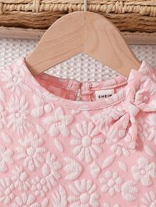 SHEIN Playful Pals 女婴碎花荷叶边下摆无袖上衣和粉色裤子两件套，饰有粉色蝴蝶结，适合外出、日常穿着、居家休闲和派对穿着。 - 粉色 - 查看 6