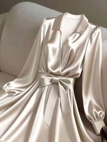 GlowEve CURVE 大码女式优雅休闲通勤日常缎面长袖交叉领长连衣裙，带系带蝴蝶结 - 杏色 - 查看 5