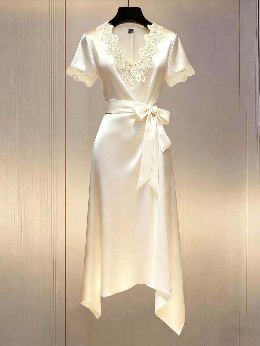 SHEIN Franclia 香槟色缎面奢华中长连衣裙：法式奢华蕾丝点缀V领，腰部系带设计——优雅晚宴和浪漫约会的必备单品 - 杏色 - 查看 1