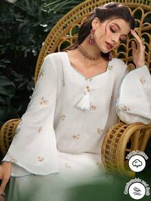 Al Najma Elegantes weißes Kleid mit Herzausschnitt, bunter Stickerei und Glockenärmeln, Frühling/Sommer - Weiss - Übersicht 3