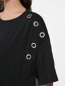 Maija 大码女式黑色镂空装饰夏季休闲百搭现代都市宽松圆领T恤，饰有镂空花边设计，街头时尚，舒适，复古，浪漫，时尚百搭，适合复活节夏季派对、海滩度假、外出、毕业典礼等场合，休闲上衣，女士休闲衬衫，夏季吸睛上衣，镂空上衣，孔眼上衣，女士工作上衣，短袖上衣 - 黑色 - 查看 3