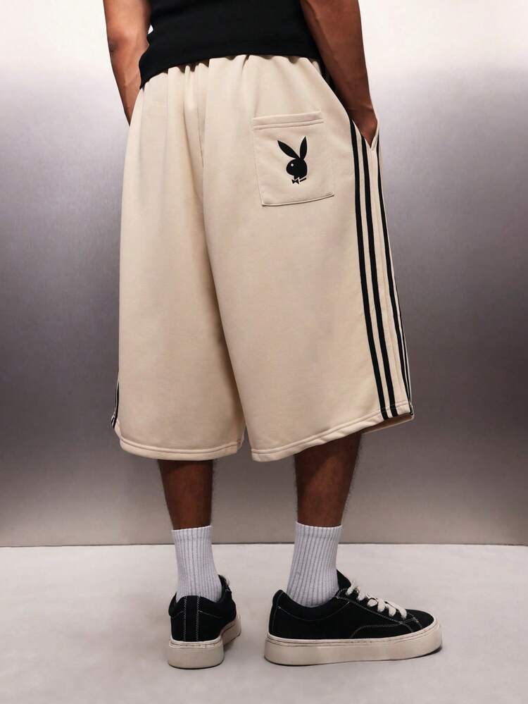 PLAYBOY X SUMWON Pantalones cortos de baloncesto de verano casuales con rayas laterales, de pierna ancha y longitud hasta la rodilla, con logo de conejo para hombres