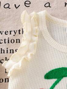 女童华夫格荷叶边无袖樱桃刺绣背心和喇叭裤套装，可爱休闲夏季装扮 - 杏色 - 查看 4