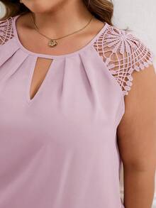 SHEIN Clasi Plus Size Women's Solid Color Keyhole Neck Contrast Lace Raglan Sleeve Elegant Blouse - Lilac Purple - View 7