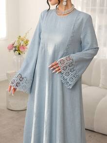 Al Najma 优雅撞色蕾丝喇叭袖宽松阿拉伯风格连衣裙 - 淺藍色 - 查看 1