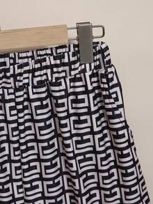 SHEIN Vacaura 2 Stück/Set Sommer Farbblock Buchstaben Patchwork Rundhals Kurzarm T-Shirt und lässige Mode 3D Buchstaben Stil Sport Shorts für Teenager Jungen - Verschiedenfarbig - Übersicht 3