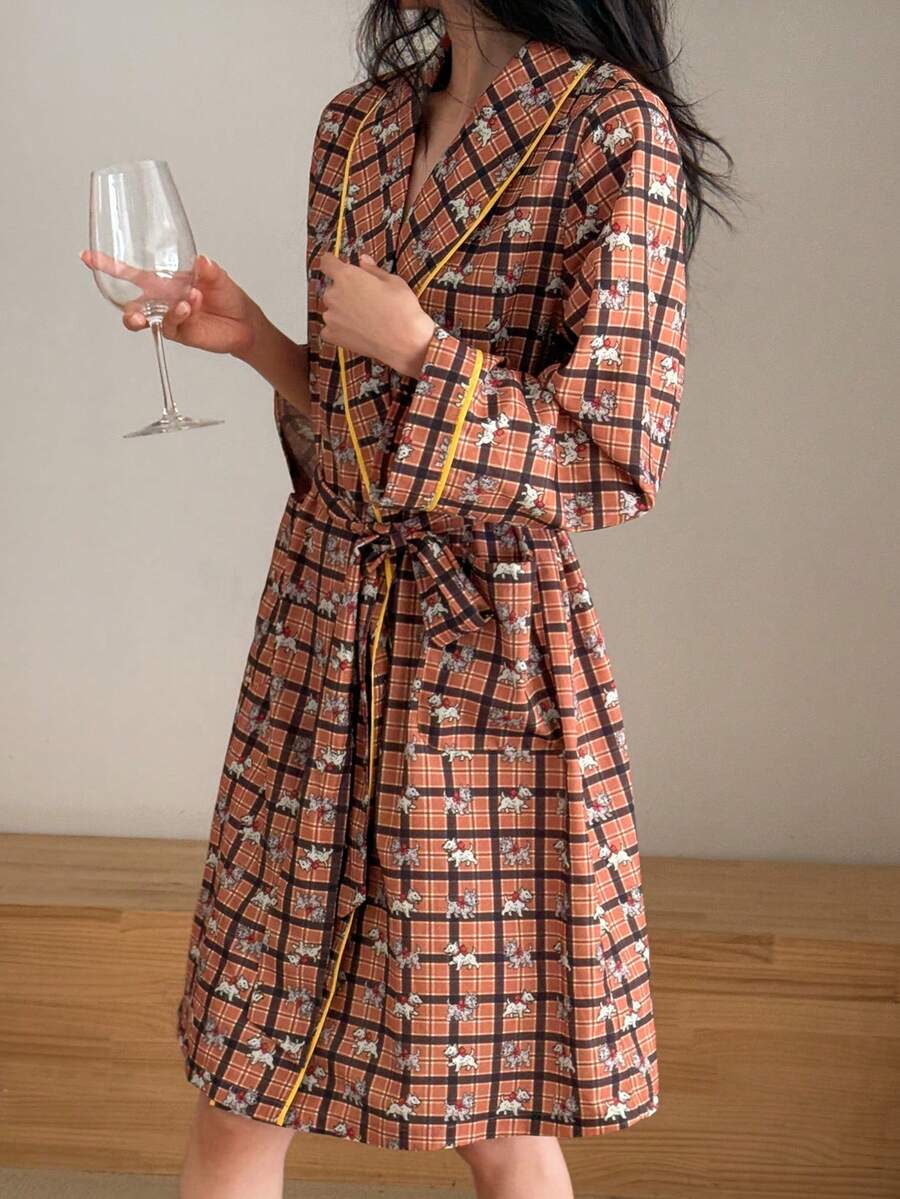 DAZY 格子图案快乐小狗印花撞色滚边披肩领中长款女士睡袍 - 橘色 - 查看 1