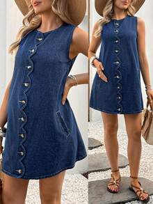 SHEIN 孕妇夏季休闲度假风贝壳边单排扣无袖牛仔连衣裙，春夏狂欢节服装，通勤度假毕业时尚Y2K可爱街头风派对婚礼优雅商务休闲女装无袖牛仔迷你连衣裙，波浪形纽扣门襟和口袋，夏季A字牛仔连衣裙，蓝色波浪形纽扣连衣裙，A字牛仔连衣裙，度假风连衣裙，简约职场法式时尚连衣裙 - 藍色 - 查看 5