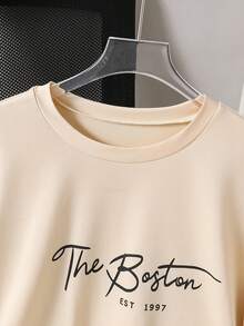 1件青少年男童休闲T恤，宽松圆领短袖，白色，印有字母和图案，适合日常穿着，波士顿EST1997英文印花，夏季时尚上衣 - 杏色 - 查看 3