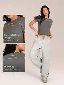 GLOWMODE 情人节款 Pima 棉休闲超柔软透气轻盈弹力撞色缝线修身圆领T恤，适合健身房、运动工作室和日常休闲穿着 - 深灰色 - 查看 3