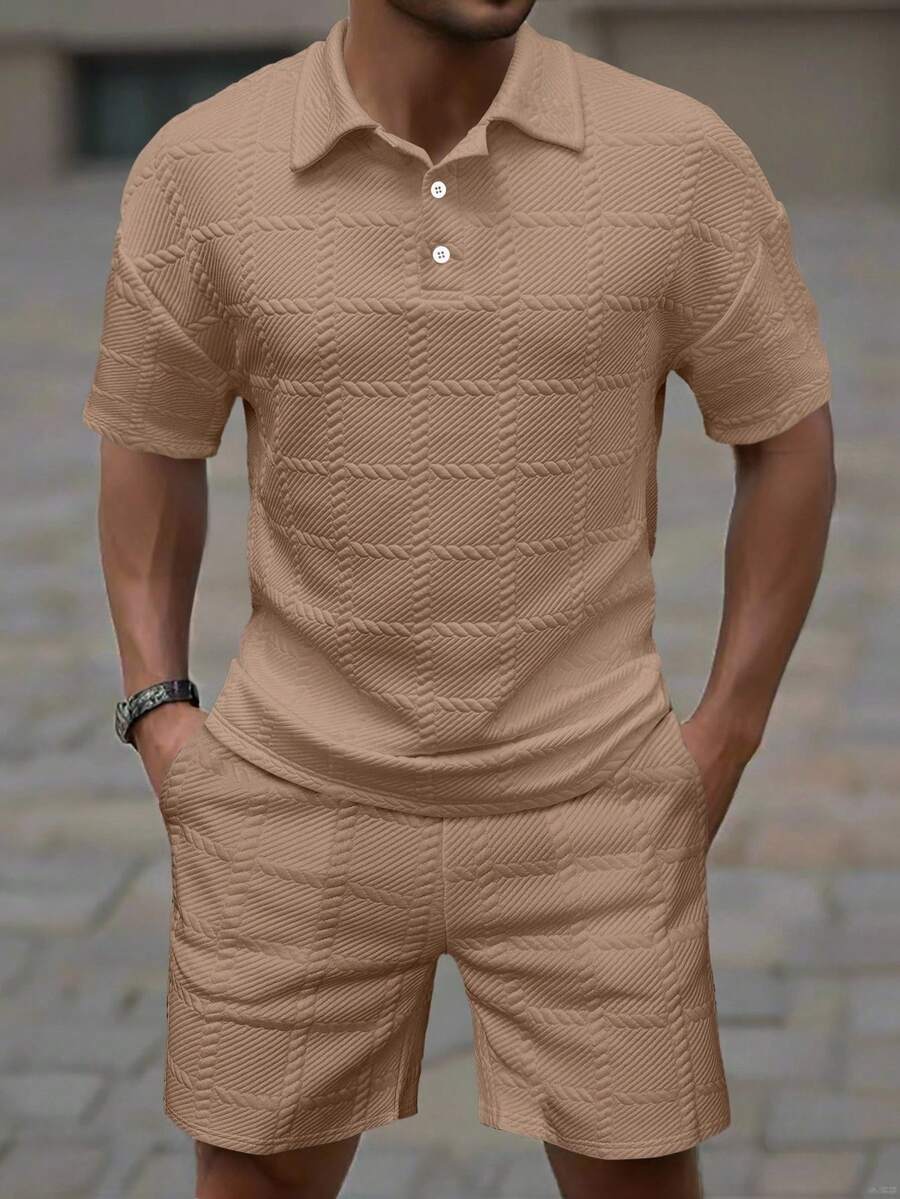 Manfinity Homme 男士夏季休閒純色短袖 Polo 衫與短褲套裝(不對稱設計) - 卡其色 - 查看 1